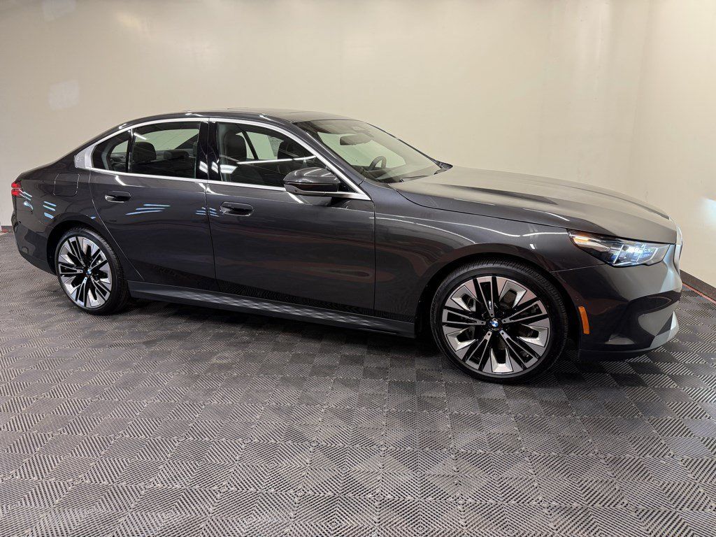 Used 2024 BMW 540i xDrive AWD/4WD image 17