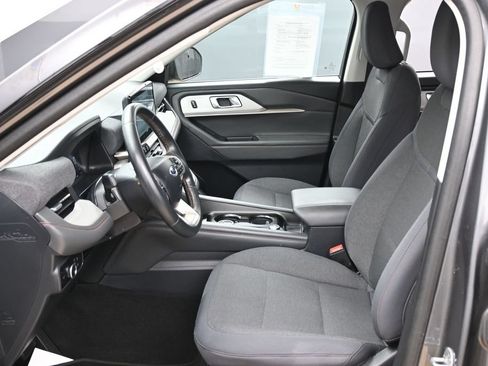 Used 2025 Ford Explorer Active RWD image 20