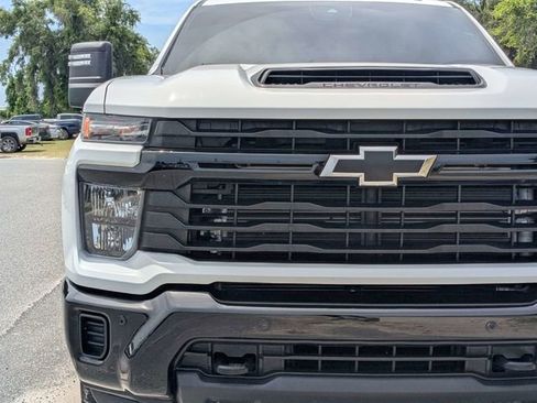 Used 2025 Chevrolet Silverado 2500 Custom w/ Custom Value Package AWD/4WD image 10