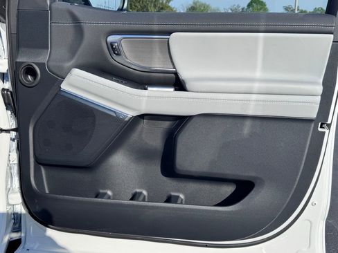 Used 2025 Ford Expedition Max Platinum w/ Driver's Package image 37