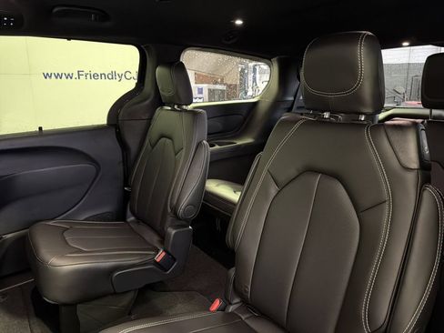 New 2026 Chrysler Pacifica Select FWD image 25