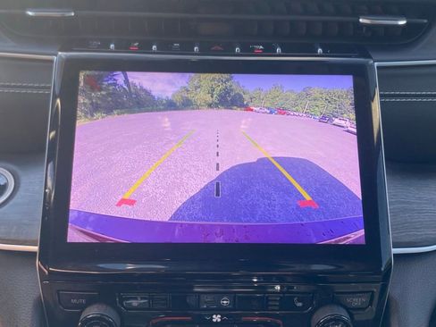 Used 2022 Jeep Grand Cherokee L Limited image 15