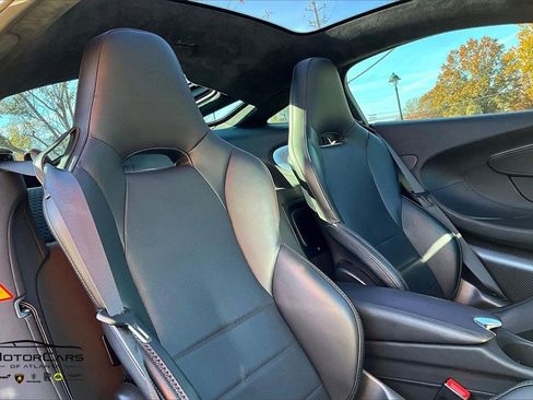Used 2023 McLaren GT image 9
