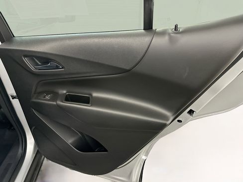 Used 2021 Chevrolet Equinox LT image 32