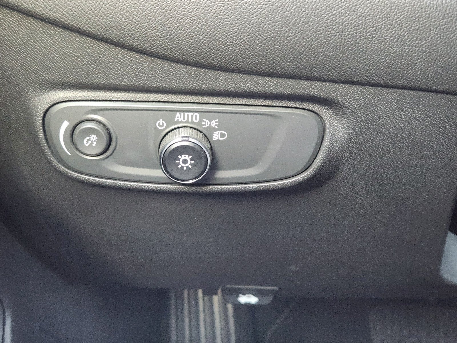 Used 2024 Chevrolet Equinox LT FWD image 18