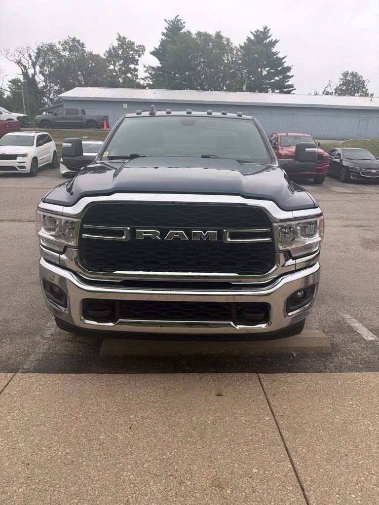 Used 2024 RAM 3500 Tradesman w/ Chrome Appearance Group AWD/4WD image 2