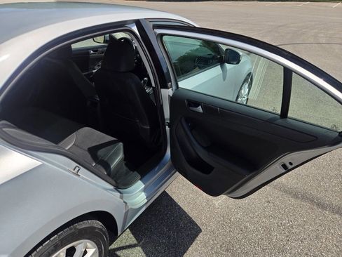 Used 2012 Volkswagen Jetta SE FWD image 28