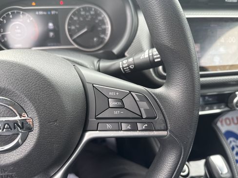 Used 2018 Nissan Kicks SV image 26