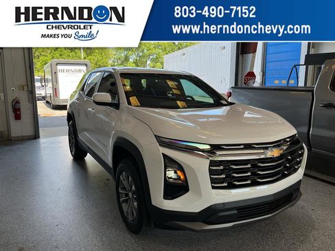 New 2026 Chevrolet Equinox LT FWD image 1