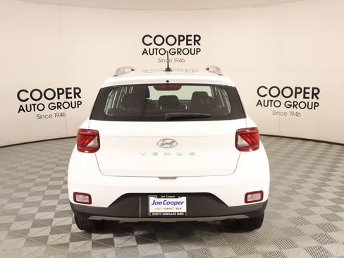 Used 2025 Hyundai Venue SEL image 21