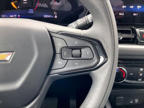 Used 2025 Chevrolet TrailBlazer LT AWD/4WD image 25