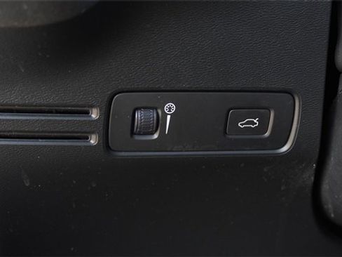 Used 2021 Volvo XC40 T5 Inscription w/ Advanced Package image 23