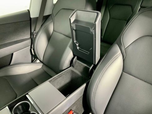 Used 2026 Tesla Model Y Long Range image 25