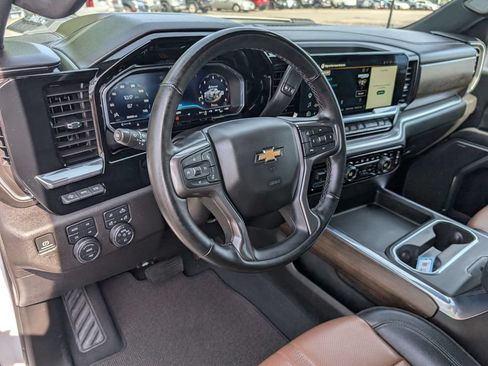 Used 2025 Chevrolet Silverado 2500 High Country w/ High Country Premium Package AWD/4WD image 16