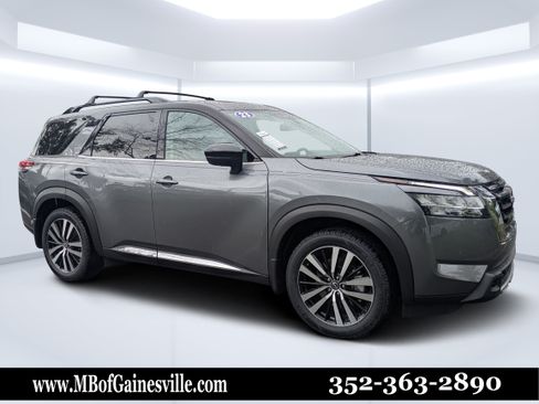 Used 2023 Nissan Pathfinder Platinum w/ Cargo Package AWD/4WD image 1