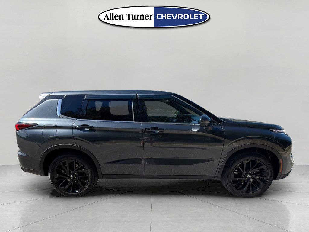 Used 2024 Mitsubishi Outlander SE Black Edition AWD/4WD image 3