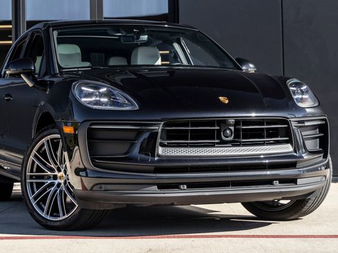 Certified 2023 Porsche Macan image 9