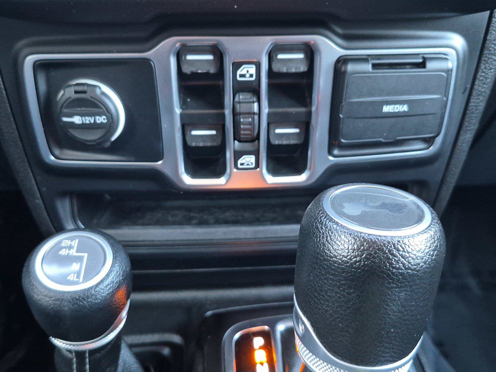 Used 2024 Jeep Wrangler Unlimited Sahara AWD/4WD image 29
