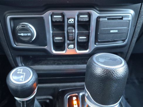 Used 2024 Jeep Wrangler Unlimited Sahara AWD/4WD image 29