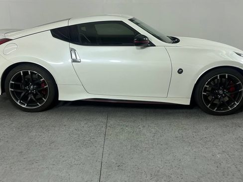 Used 2016 Nissan 370Z NISMO RWD image 2