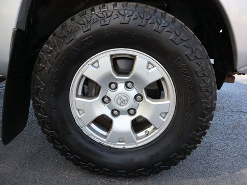 Used 2012 Toyota Tacoma 4x4 Access Cab V6 w/ TRD Off-Road Pkg image 44