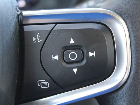 Used 2023 Volvo XC40 B5 Plus w/ Protection Package Premier image 32