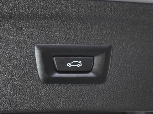 Used 2024 BMW iX xDrive50 w/ Premium Package AWD/4WD image 14