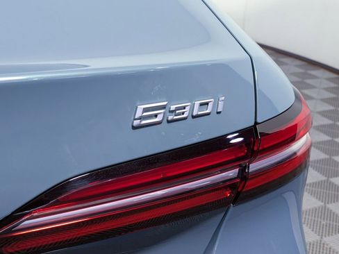 Used 2025 BMW 530i xDrive w/ Premium Package image 11