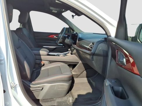 Used 2025 Chevrolet Traverse Z71 w/ LPO, Floor Liner Package image 16