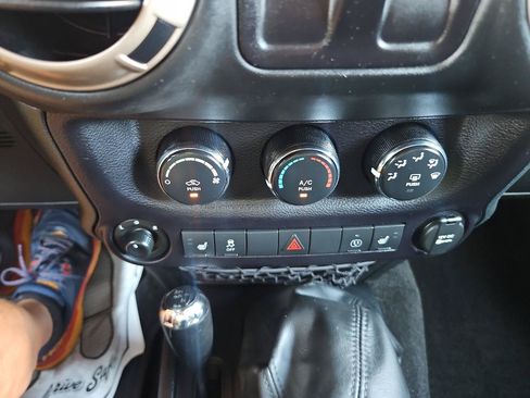 Used 2016 Jeep Wrangler Sahara AWD/4WD image 25