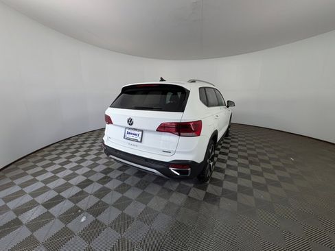 Used 2022 Volkswagen Taos SEL w/ Panoramic Sunroof Package image 3