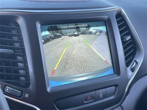 Used 2022 Jeep Cherokee Trailhawk w/ Comfort/Convenience Group image 28