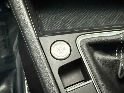 Certified 2023 Volkswagen Jetta SE w/ Panoramic Sunroof Package image 29