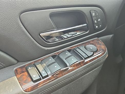 Used 2014 GMC Yukon XL Denali AWD/4WD image 17