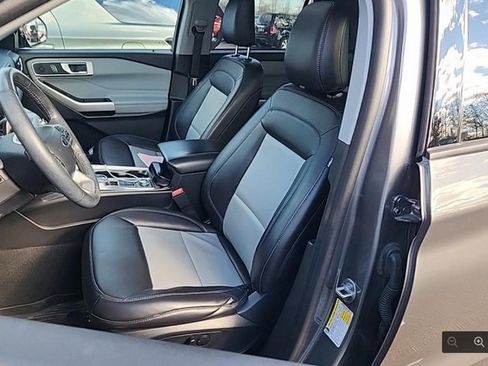 Used 2023 Ford Explorer XLT w/ Equipment Group 202A image 3