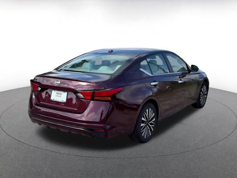 Used 2025 Nissan Altima 2.5 SV FWD image 11