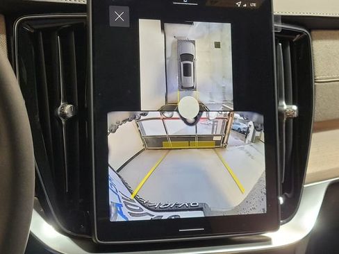 New 2026 Volvo XC90 B6 Plus w/ Protection Package Premier AWD/4WD image 19