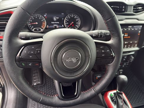 Used 2022 Jeep Renegade Trailhawk w/ Trailer Tow Group image 16