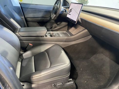 Used 2021 Tesla Model Y Long Range image 6