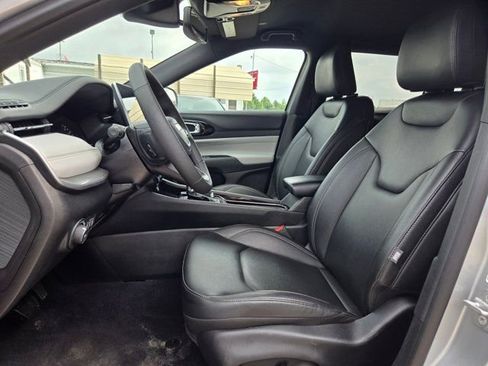 Used 2025 Jeep Compass Limited AWD/4WD image 23