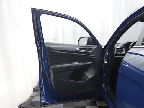 Used 2025 Volkswagen Atlas Cross Sport SE AWD/4WD image 4