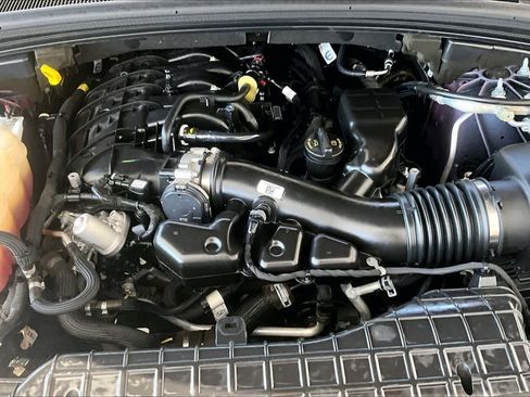 Used 2024 Jeep Grand Cherokee Altitude RWD image 32