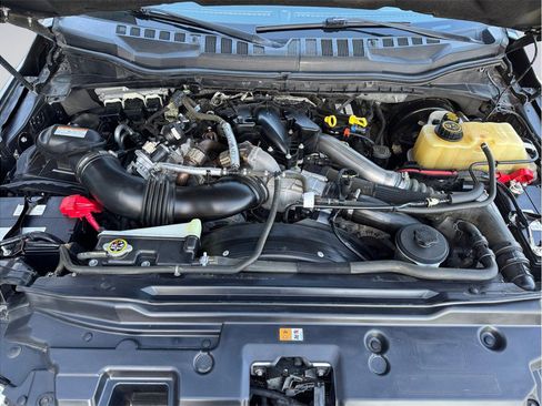 Used 2019 Ford F250 Lariat w/ Lariat Ultimate Package image 9