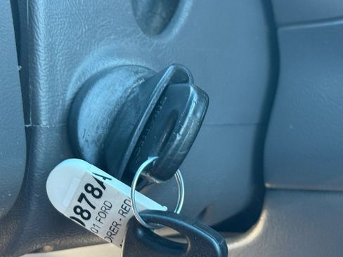 Used 2001 Ford Explorer Sport Trac 4x4 image 31