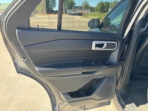 Used 2020 Ford Explorer XLT w/ Equipment Group 202A AWD/4WD image 12