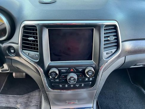 Used 2018 Jeep Grand Cherokee Laredo RWD image 13