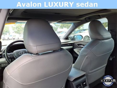 Used 2019 Toyota Avalon XLE image 19