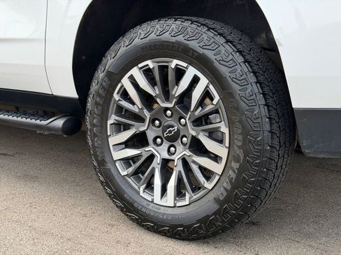 Used 2025 Chevrolet Suburban Z71 AWD/4WD image 27