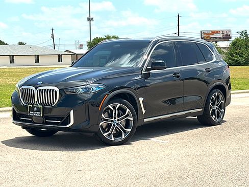 Certified 2025 BMW X5 xDrive50e w/ Premium Package AWD/4WD image 2