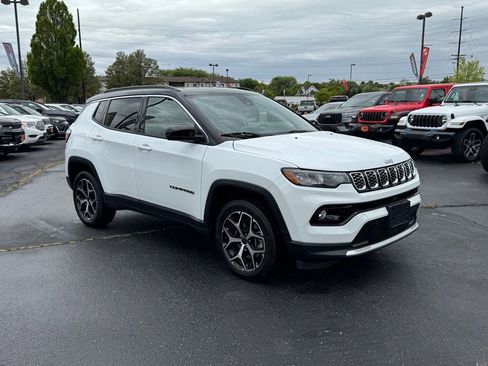 Used 2025 Jeep Compass Limited AWD/4WD image 5